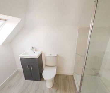 5 bedroom detached house to rent - Photo 2