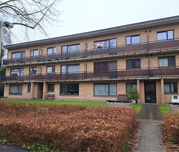 Een goed gelegen appartement op de tweede verdieping met garage - Photo 4