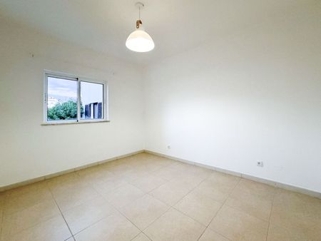 Apartamento T2 com garagem para arrendamento em Portimão! - Photo 3
