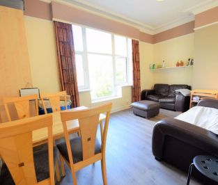 7 bedroom Flat in Wood Lane, Leeds - Photo 6