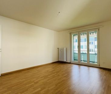 Sonnige 3.5-Zimmerwohnung im 1. OG - frisch renoviert, mit Balkon &... - Photo 3