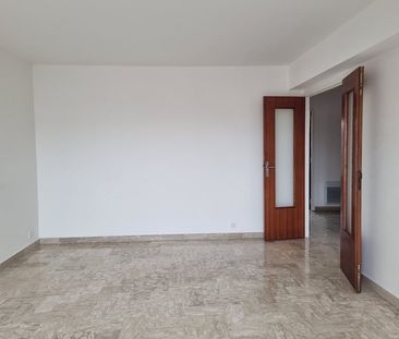 Location Appartement 3 pièces 70m² - Photo 3