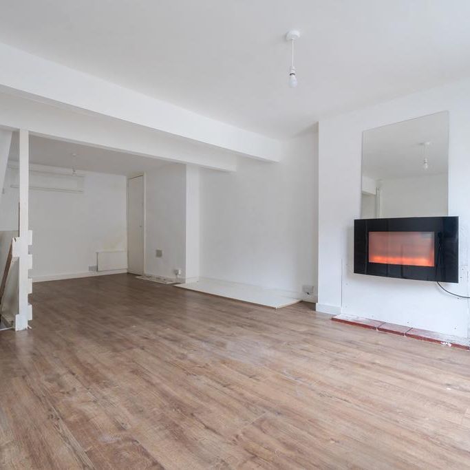 4 bedroom terraced house to rent - Photo 1