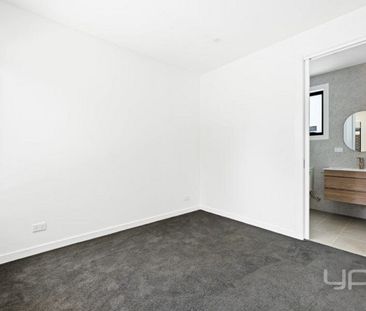Clean, Convenient Townhouse! - Photo 5