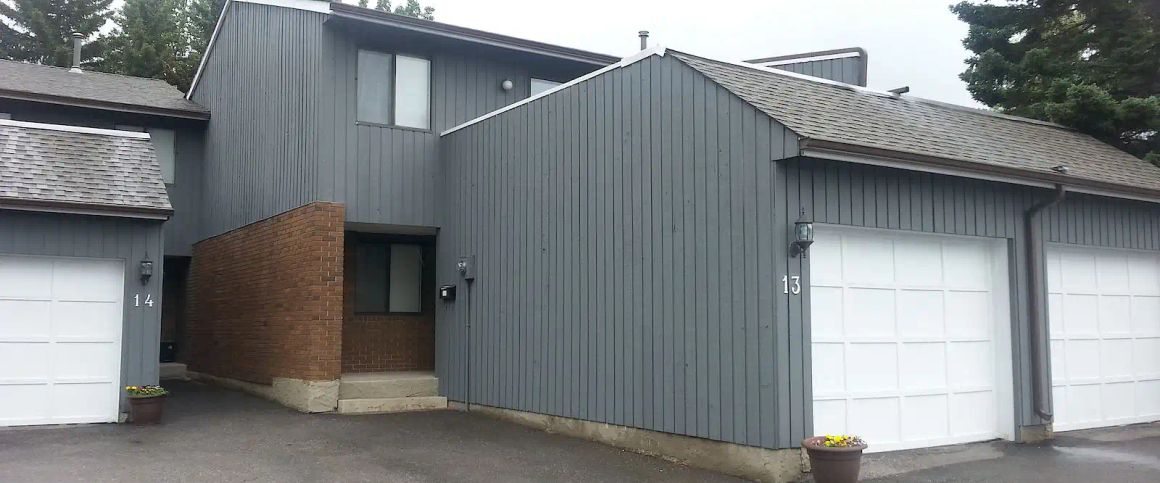 3 Bed Varsity Home — 3 Bedrooms Townhouse - Photo 1