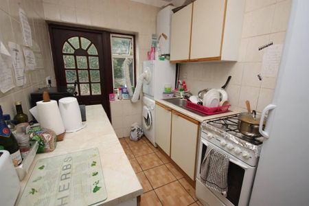 House share to rent - Photo 2