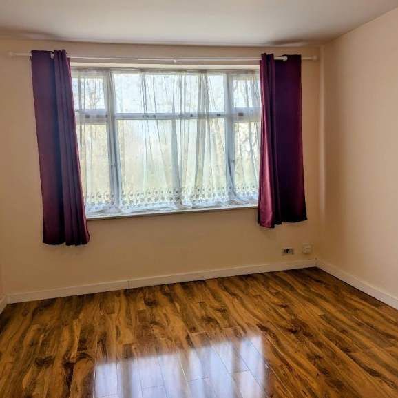 2 Bed Flat, Bush Close, IG2 - Photo 1