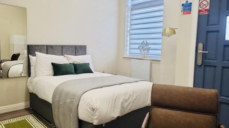 1 bedroom serviced apartment to rent - Photo 4