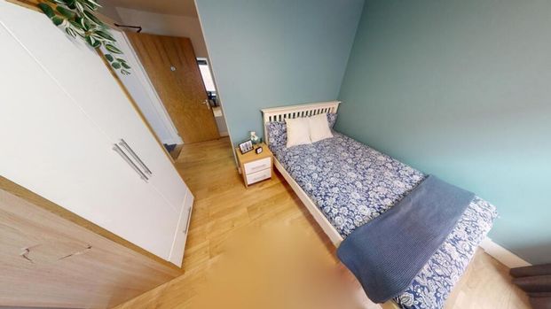 4 bedroom flat to rent - Photo 1