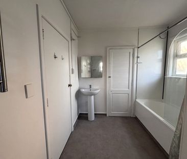 2 Tory Street, Petone - Photo 4