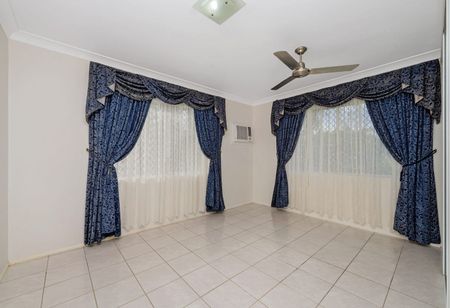 NEAT, TIDY 2 BEDROOM UNIT IN THE PERFECT LOCATION! - Photo 4