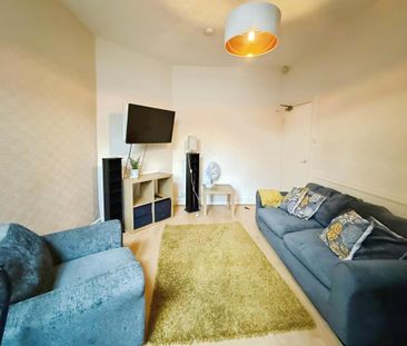 3 bedroom end of terrace house to rent - Photo 3