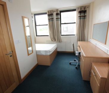 9 bedroom flat to rent - Photo 2