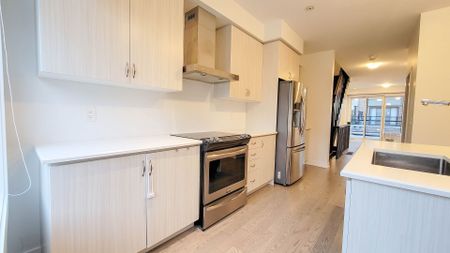 For Lease - 177 Salterton Circle, Vaughan, Ontario - Photo 5