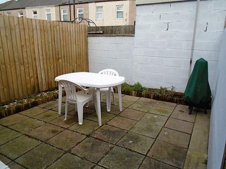 2 bedroom terraced house to rent - Photo 2