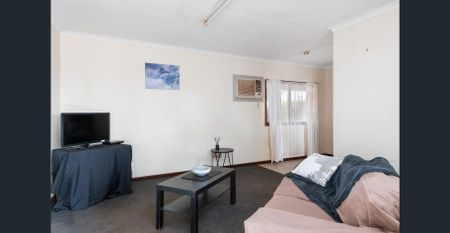 Neat & Tidy 2-Bedroom Home on a Spacious Block! - Photo 4