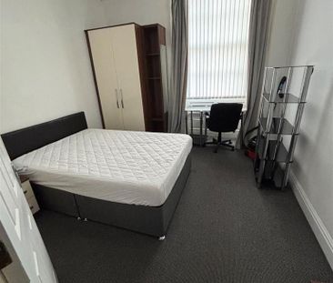2 bedroom private hall to rent - Photo 3