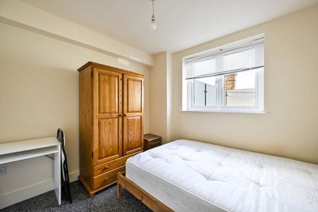 Room in a Shared Flat, Robinson Road, SW17 - Photo 4
