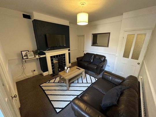 4 bedroom terraced house to rent - Photo 1