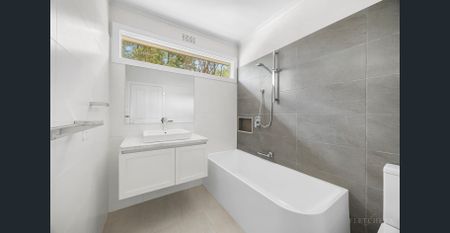 Large Family Home - Croydons Best Location - Photo 4