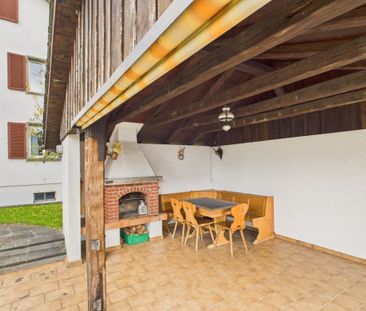 Charmante 2.5-Zimmer-Dachwohnung mit viel Licht und Aussicht - Photo 5