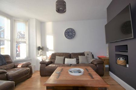 4 bedroom terraced house to rent - Photo 2