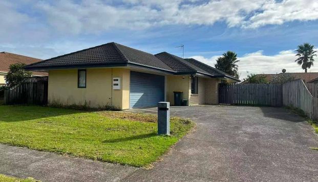 Charming 4 Bedroom Family Home in Flat Bush - Photo 1