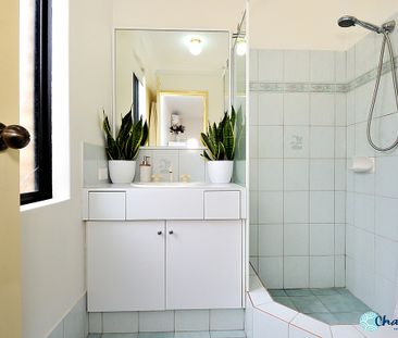 BEAUTIFULLY PRESENTED FAMILY HOME!! - Photo 6