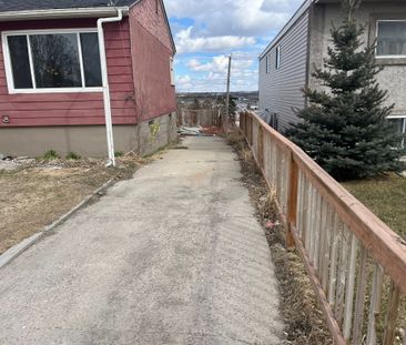 Well Maintained 8 bdrms Bungalow in Highland Park! - Photo 5