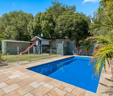 Family home with in-ground pool in prime location! - Photo 6