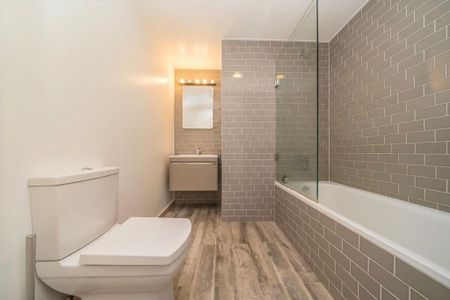 3 bedroom flat to rent - Photo 2