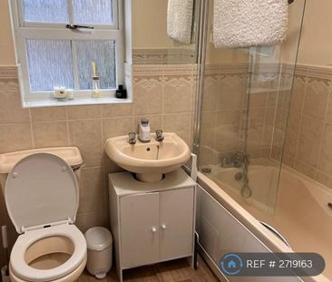 3 bedroom semi-detached house to rent - Photo 4