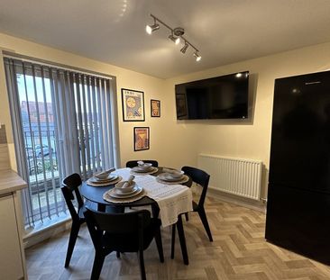 Wharton Crescent, Beeston, NG9 1RJ - Photo 1