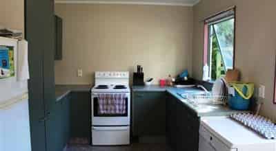 **2026: 6 bed, 2 bath, ample space ** - Photo 3