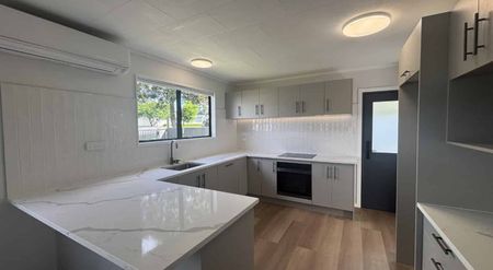 Modern three bedroom home in Springvale - Photo 2