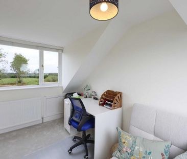 4 bedroom semi-detached house to rent - Photo 5