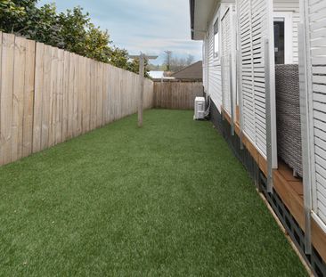 Stunning, Stylish & Stress-Free Living in the Heart of Howick - Photo 6