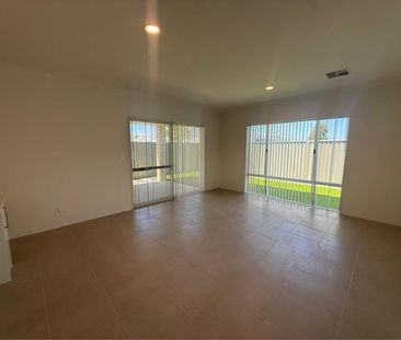 23 Drysdale Gardens, Wandi - Photo 2