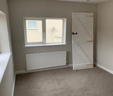 2 bedroom semi-detached house to rent - Photo 3