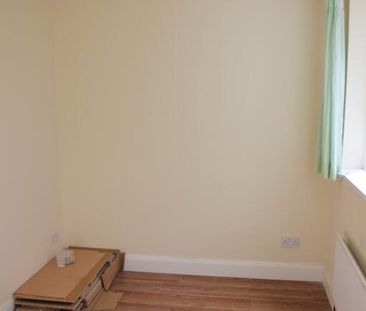 8 Enfield Street (STUDENT LET), Portstewart, BT55 7AL - Photo 3