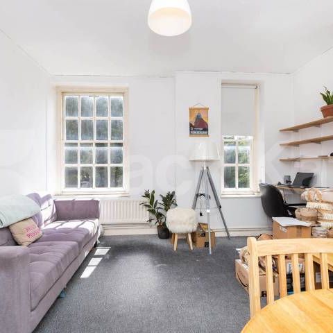 Spacious 1 bedroom located in Hoxton - Photo 1