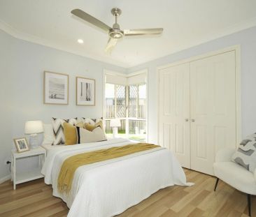 Spacious Family Home with Pool in a Peaceful Varsity Lakes Cul-de-Sac - Photo 6