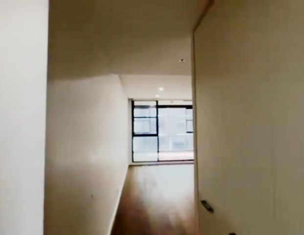 6 Kingsborough Way, Sydney - Photo 1