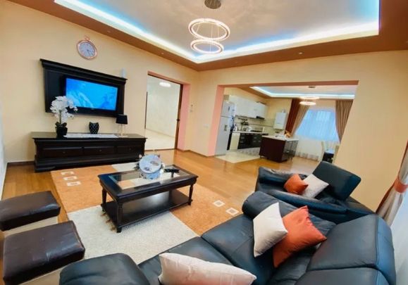 INCHIRIEZ apartament 4 camere elegant si spatios ,zona Turnisor - Photo 1