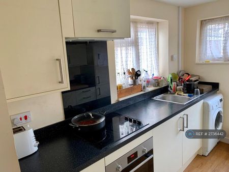 3 bedroom semi-detached house to rent - Photo 5