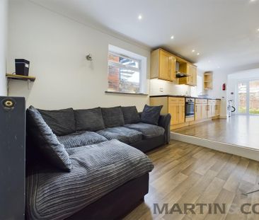 6 bedroom terraced house to rent - Photo 1