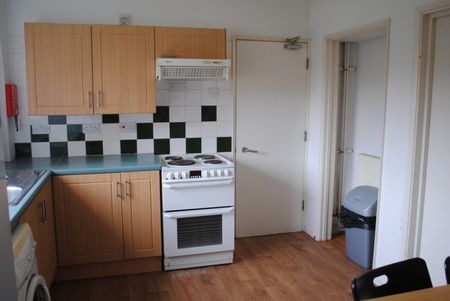 4 bedroom House - ST ALBANS ROAD WEST, Student Accomodation - Photo 5