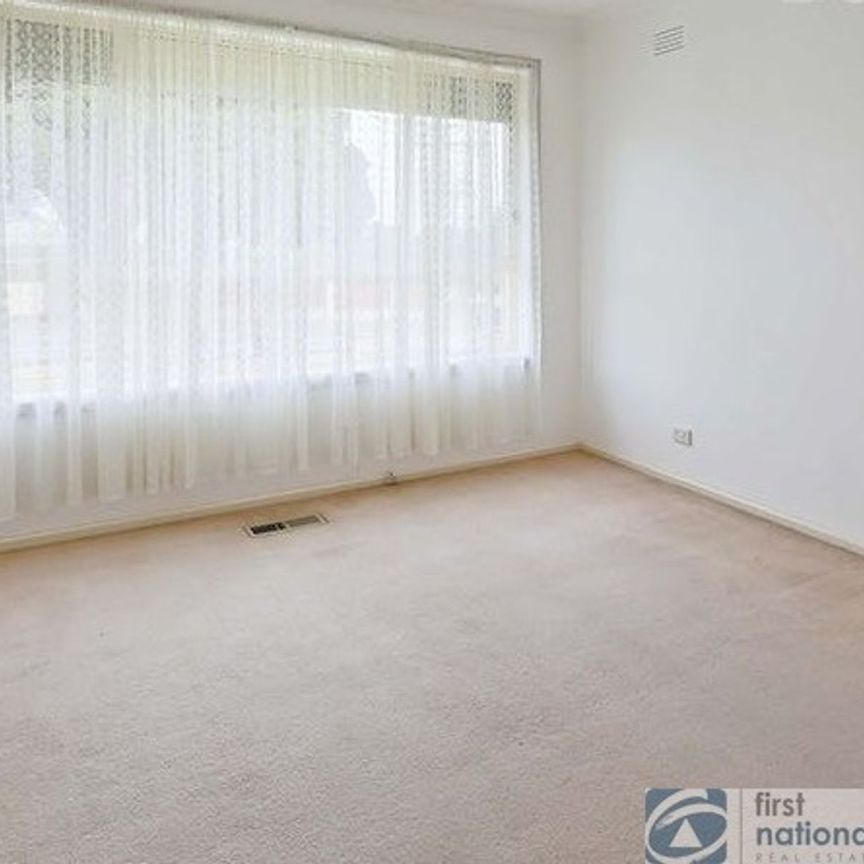 Three bedroom Home! - Photo 1