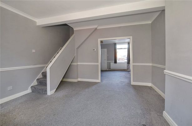 Well-presented and deceptively spacious two bedroom mid-terraced property with off-street parking and a garage situated in Selby Town Centre within walking distances from a range of local amenities, Bus Station & Railway Station - Photo 1