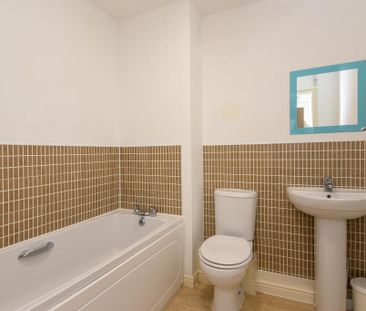 2 bedroom flat to rent - Photo 6